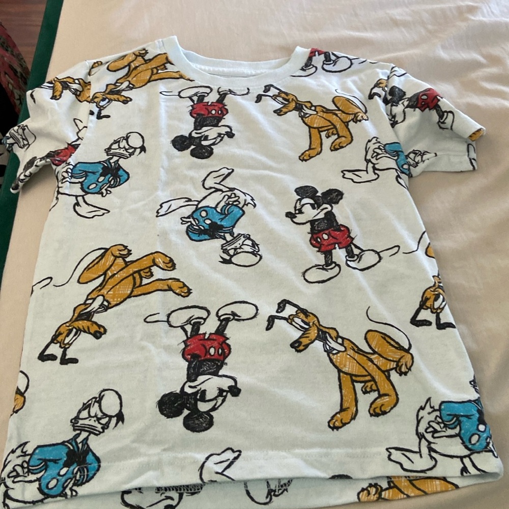 🟢10x$20 Mickey and Friends boys shirt